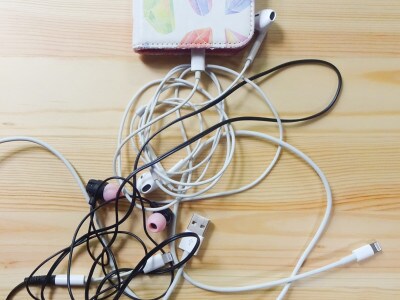 かばん・ポケットの中で絡まる充電コードやイヤホンコード……。