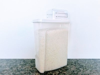 お米が約２kg入って冷蔵庫内にスッキリ収納できる