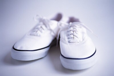 防水スプレーの効果を白い靴に利用する