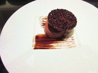ホテル インターコンチネンタル 東京ベイ できたての「フランス産チョコレートのムース カカオのチュイール添え」