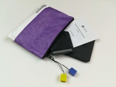 スマホスタンドがあった方が作業しやすいので、折りたたみ式薄型スタンドを別途購入しました。また、ファンクションキーの使い方に特徴があるので、マニュアルも一緒に持ち歩いています