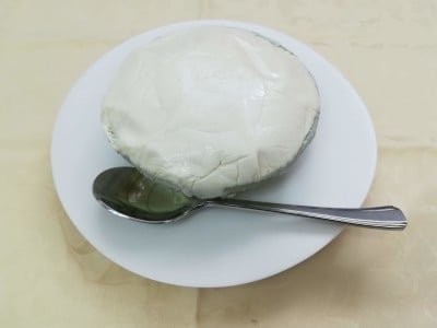 ざる入りの豆腐は3~5名で味わうのにちょうどいいサイズ