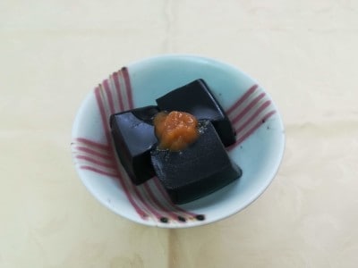 香ばしさが際立つ「黒ごま豆腐」
