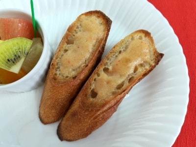 ちょっと複雑な味わいのチーズトーストが出来上がります