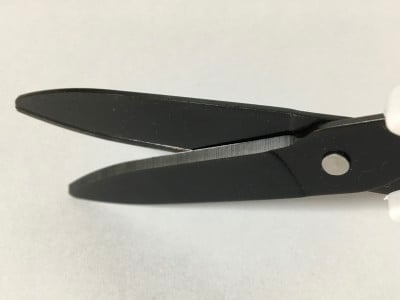 チタンコートハサミ。握り部分