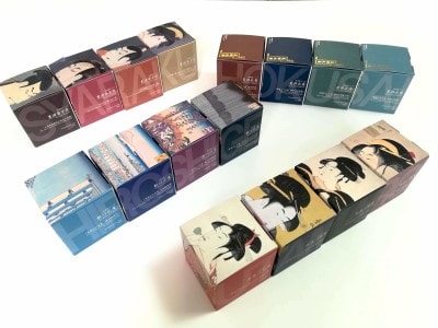 パッケージを並べると側面に、HOKUSAI、SHARAKU、HIROSHIGE、UTAMAROという文字が現れます