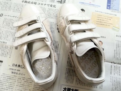 お手入れ後の白いスニーカー