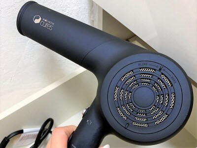 時短ができてとにかく軽い 美容師もおすすめの ホリスティックキュア ドライヤー イチオシ