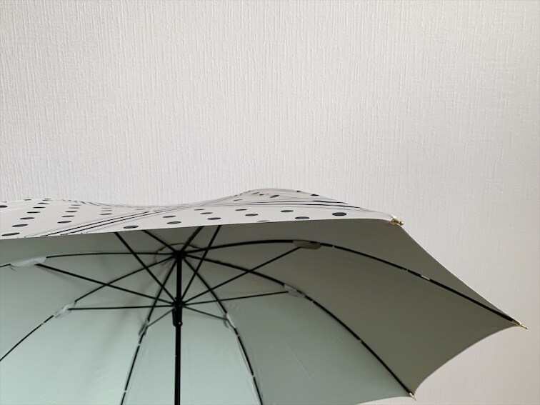 紫外線遮蔽率は99 99 以上 雨の日も使えるwpc のプチプラおしゃれ日傘 イチオシ