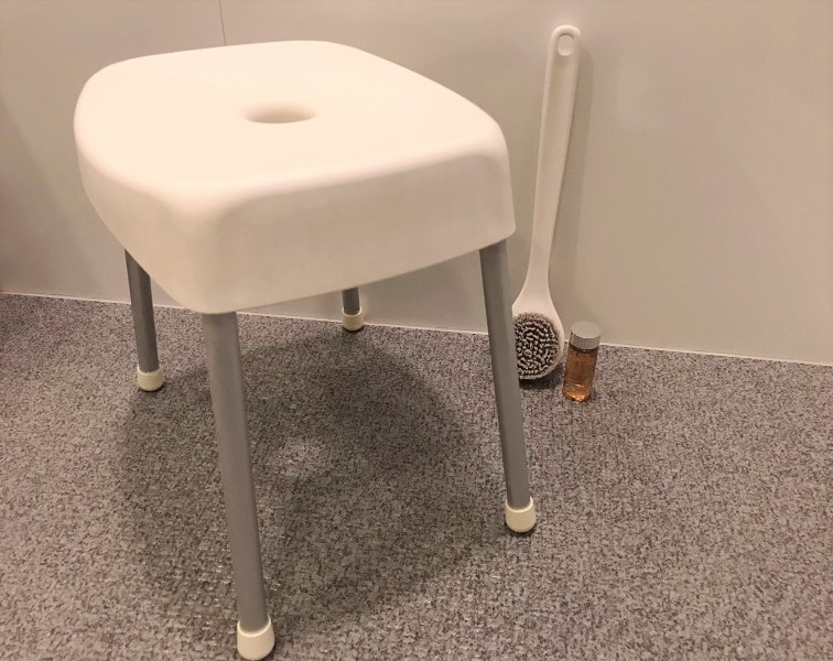 KEYUCA(ケユカ)の名品！立ち座りしやすくお手入れ簡単なバススツールで