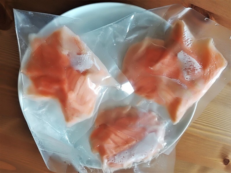 業務スーパーの 冷凍トロサーモン はお刺身でも絶品 小分けパックで解凍が簡単 イチオシ