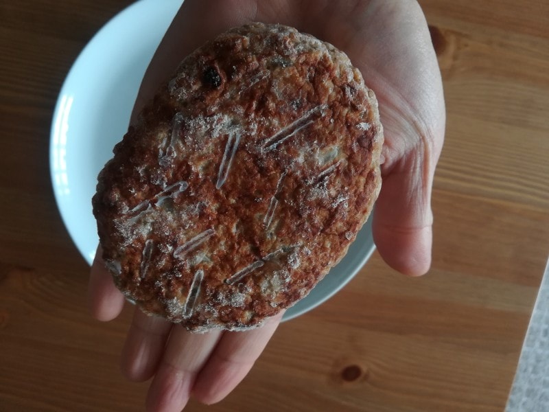 業務スーパーの 焼上ハンバーグ は特大でコスパ最強 1個約37円で電子レンジok イチオシ