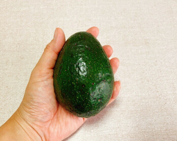 コストコ アボカド の食べ頃は色とヘタを見る 固くて熟さないときはバナナで追熟 イチオシ コストコ アボカド の食べ頃は色とヘタを見る 固くて熟さないときはバナナで追熟 イチオシ