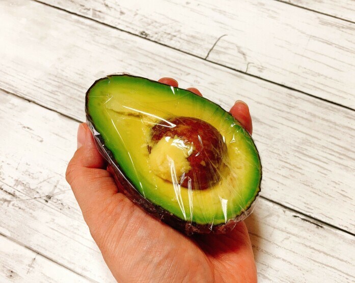 コストコ アボカド の食べ頃は色とヘタを見る 固くて熟さないときはバナナで追熟 イチオシ コストコ アボカド の食べ頃は色とヘタを見る 固くて熟さないときはバナナで追熟 イチオシ