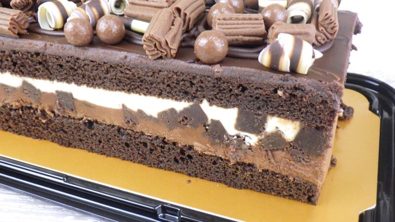 コストコ タキシードケーキ は濃厚チョコ味の限定品 冷凍保存テクや販売期間を解説 イチオシ
