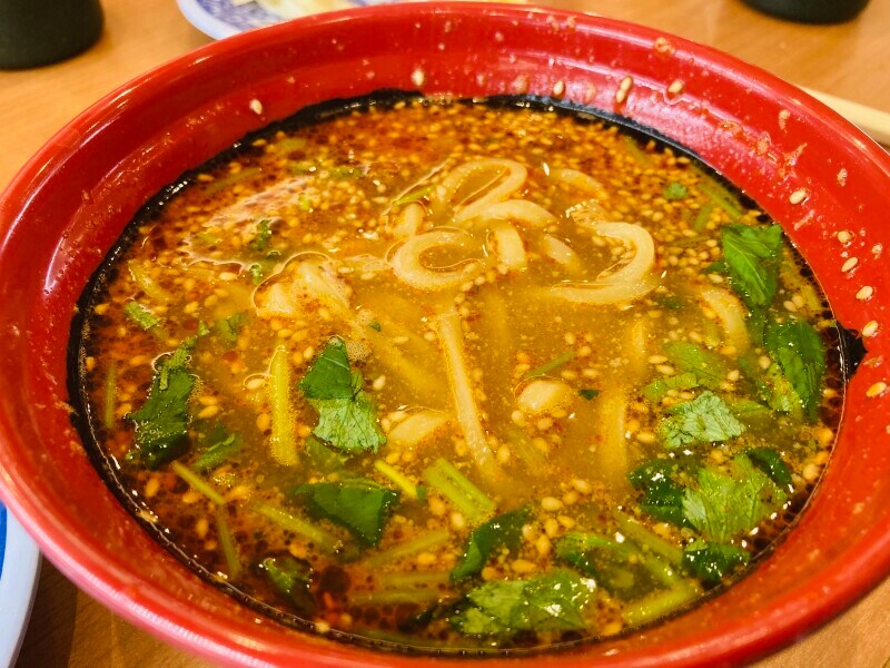 くら寿司の450円 胡麻香る担々麺 は美味しい辛さ お寿司をinするアレンジも イチオシ