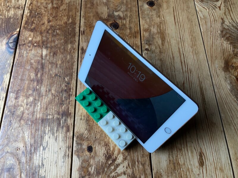 100均のタブレットスタンドを5位までランキング 1位のダイソーは角度調整が優秀 イチオシ