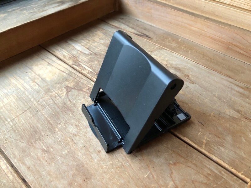 100均の人気タブレットスタンドを5位まで紹介 1位のダイソーは角度調整が優秀 イチオシ