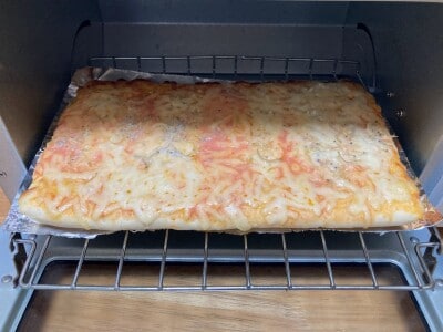 シャトレーゼの「オーブンでそのまま焼けるピザ」はボリューミーで高コスパ