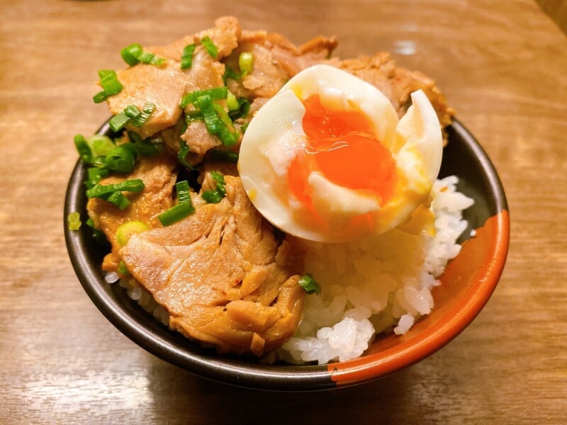 一蘭人気の裏メニュー「一蘭丼」でもゆでたまごが大活躍!