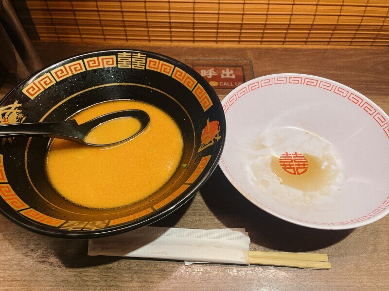 一蘭では食べ終わったら器などはそのままでOK!