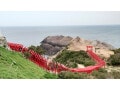 山口県「元乃隅神社」は真っ赤な鳥居が海に連なる美しい絶景スポット！