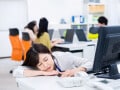 昼間に疲れを感じる人が、チェックすべきNG習慣と改善ポイント