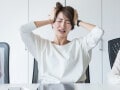 Q. 職場の「音ハラ」上司にイライラ……ストレスを軽くする方法は？