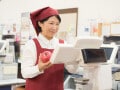厚生年金に加入して働きながら、老齢年金をもらうことはできるでしょうか。年金の受け取りにどのような影響があるのでしょうか？