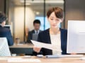 63歳に到達し再雇用で働く女性です。「高年齢雇用継続給付金」と「特別支給の老齢厚生年金」を併給できますか？ 