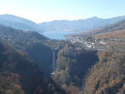明智平から望む華厳の滝・中禅寺湖と紅葉